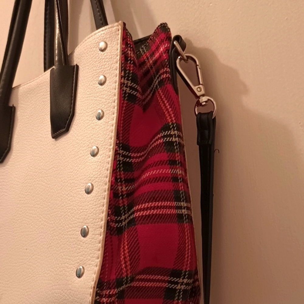Purse - Picture 2 of 8